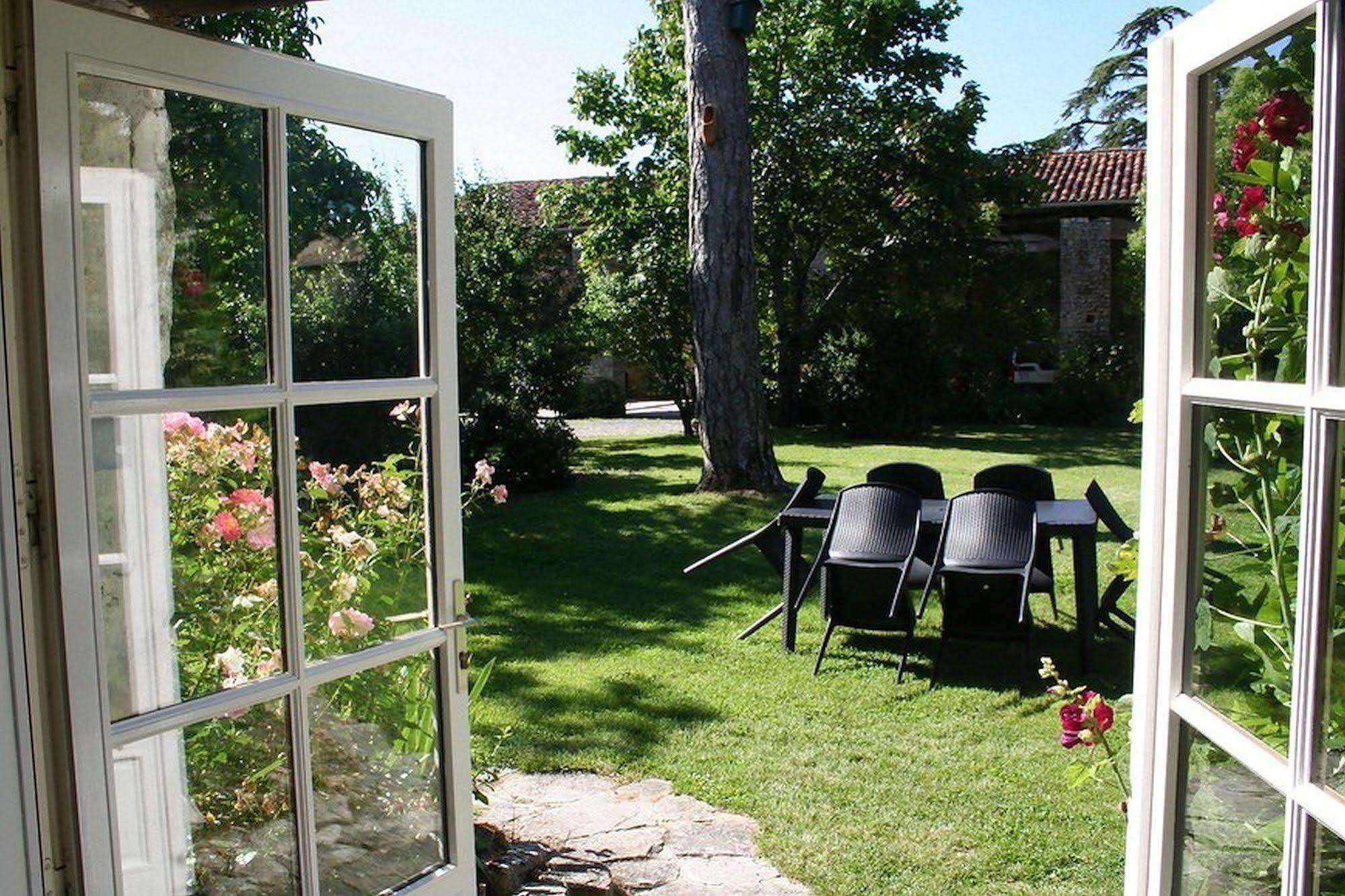 Domaine De Chantageasse Asnieres-la-Giraud Экстерьер фото